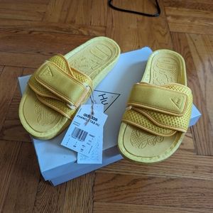 NWT Pharrell slides sz 7